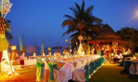 dinner-at-beach-lawn