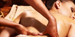 aromatherapy-oil-massage